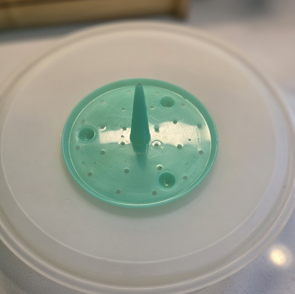 TUPPERWARE Vintage Lettuce Keeper - Picture 5 of 7